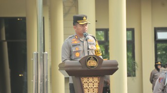 Upacara Kenaikan Pangkat Pengabdian dan Pemberian Penghargaan Anggota Berprestasi di Polres Nganjuk