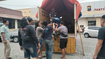 Polres Nganjuk Gerebek Arena Perjudian Sabung Ayam di Desa Sonoageng, Puluhan Motor dan barang Bukti Lain Diamankan