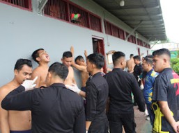 Konsisten Wujudkan Bebas Narkotika, Rutan Rengat Gelar Razia Kamar