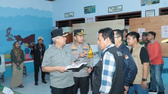 Kapolres Nganjuk dan FORKOPIMDA Cek TPS, Tegaskan Pentingnya Pemilu Aman dan Damai