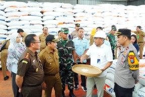 Satgas Pangan Polres Madiun bersama Forkopimda Tinjau Stabilitas Harga Sembako