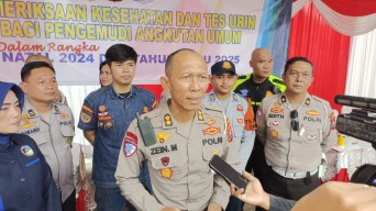 Ditlantas Polda Jatim Laksanakan Ramcek Angkutan Umum dan Tes Urine Pengemudi