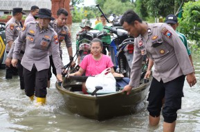 Demi Keselamatan Masyarakat,Terjang Banjir Salurkan Bantuan dan Evakuasi Warga