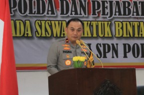 Wakapolda Jatim Beri Pembekalan Pengantar Tugas Siswa Diktuk Bintara Polri Gelombang II/2024 di SPN