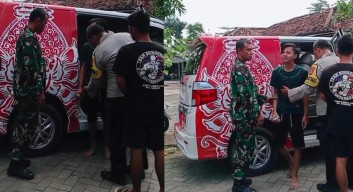 Bhabinkamtibmas Desa Klurahan dan Gepenta Evakuasi Warga ODGJ ke RS Menur Surabaya