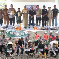 Polres Nganjuk:"Kembali Tanam Jagung di Lahan 2 Hektar Dukung Program Ketahanan Pangan Nasional"