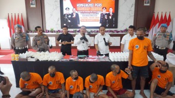 Polres Mojokerto Kota: "Amankan 7 Tersangka Narkoba, Sita Ratusan Ribu Butir Pil LL dan 67,89 gr Sabu"