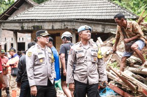 Polres Jombang: "Bersama TNI, Bantu Pencarian Korban Tanah Longsor"