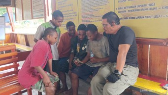 Waka Ops Damai Cartenz-2025 Berbagi Keceriaan dengan Anak-Anak Yalimo