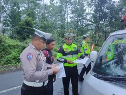 Patroli Subuh: "Upaya Preventif Polres Bondowoso Pasca Laka Tunggal di Ijen"