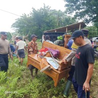 Polres Situbondo: "Terjunkan Personel Bantu Warga Terdampak Banjir"
