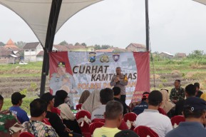 Gelar Jumat Curhat: "Bahas Kamtibmas Hingga Gerakan Minum Susu Bagi Anak Sekolah"
