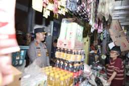 Sidak Pasar Sidoharjo, Pastikan Harga dan Stok Bahan Pokok Stabil Jelang Idul Fitri