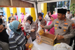 Polres Kediri Gelar Bazar Murah Masyarakat Sumringah
