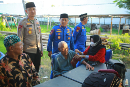 Ditpolairud Polda Jatim Peduli Kesehatan Warga Nelayan di Bulan Ramadhan