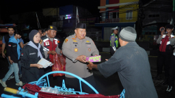 Polres Pasuruan Gandeng Mahasiswa Gelar SOTR Sembari Berbagi Makan Sahur Untuk Warga