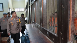 Kapolres Nganjuk Cek Ruang Tahanan, Pastikan Keamanan dan Beri Semangat untuk Tahanan