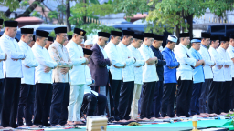 Waka Polri Bersama  PJU Melaksanakan Shalat Ied 1446 H di Lapangan Bhayangkara