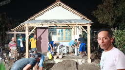 Polsek Bagor Bangun Kembali Rumah Korban Kebakaran di Banaranwetan