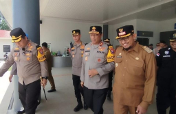 Hari Terakhir Ops Ketupat Semeru Kapolda Jatim Pantau Arus Balik di Terminal Arya Wiraraja Sumenep