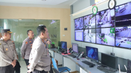Pengecekan Pelayanan dan Command Center Polres Nganjuk, Kapolres Optimalkan Teknologi Jaga Kamtibmas Selama Libur Panjan