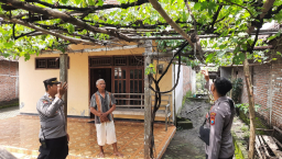 Polsek Patianrowo Dukung Ketahanan Pangan, Pantau Kebun Anggur Warga