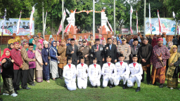 Kapolres Nganjuk Hadiri Upacara Peringatan Hardiknas 2025