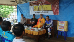 Patroli R2 Kebangsaan dan Bhakti Sosial, Kapolres Nganjuk Serahkan Bansos di Berbek dan Sawahan 