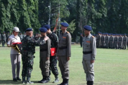 Kalemdiklat Polri Pimpin Penutupan Dikbangspes Dasar Brimob Mahasiswa STIK Angkatan 83 TA 2025 di Watukosek