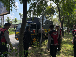 Polisi Tertibkan Premanisme, Amankan Pengamen di Lampu Merah Jlumpang.