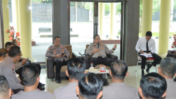 Kapolres Nganjuk Soroti Optimalisasi Pelayanan dan Keamanan Sejak Pagi hingga Dini Hari