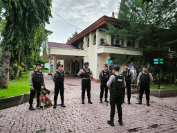 Pengamanan Ketat Misa Kenaikan Yesus Kristus, Polres Nganjuk Lakukan Pengamanan dan Sterilisasi Gereja