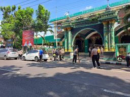 Kapolres Nganjuk Pimpin Aksi Bersih-Bersih Masjid Jami’ Baitussalam