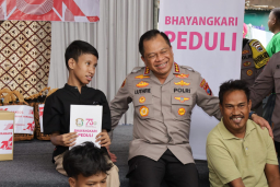 Hari Bhayangkara ke-79 Polrestabes Surabaya dan Bhayangkari Bantu Kaum Difabel