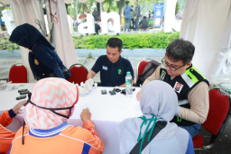 Ratusan Warga Manfaatkan Layanan Kesehatan Gratis Polda Jatim di CFD Hari Bhayangkara ke -79
