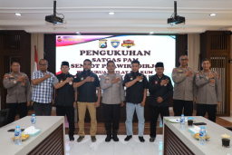 Polres Pelabuhan Tanjungperak Kukuhkan Satgas Sentot Prawirodirdjo Amankan Malam Satu Suro