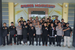 Dikukuhkan Polres Mojokerto Satgas PAM Sentot Prawirodirdjo Siap Jaga Malam Satu Suro
