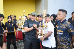 Perkuat Sinergi dan Kebersamaan Polres Gresik Gelar Olahraga Bersama di Hari Bhayangkara ke -79