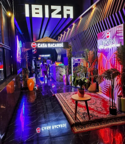 Tempat Hiburan Malam Ternama di Surabaya Diskotik Ibiza Ricuh: "Diduga Pengunjung Dihajar Petugas Keamanan'.