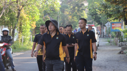 Berjalan 8 KM: "Kapolres Nganjuk Olahraga Sekaligus Kontrol Kinerja Anggota di Lapangan".