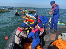 Laka Laut di Pasuruan: Tim SAR Ditpolairud Polda Jatim Kembali Berhasil Evakuasi 2 Korban Meninggal di Perairan Lekok