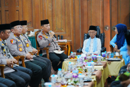 Kunjungi 2 Ponpes di Jatim, Kapolri: Amanat Presiden Menjaga Kerukunan 