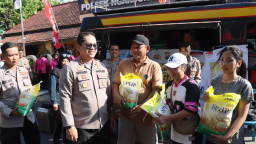 Polres Nganjuk Gelar Pasar Murah di Car Free Day, Beras SPHP Bulog Diserbu Warga