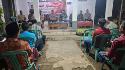 Kelola Situasi Wilayah, Kapolsek Warujayeng Gelar Curhat Kamtibmas Bersama Warga Brumbung