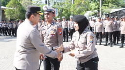 Kapolres Nganjuk Berangkatkan Anggota Umroh sebagai Bentuk Reward