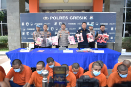 Operasi Tumpas Narkoba Semeru 2025 Polres Gresik Berhasil Ungkap 16 Kasus Amankan 20 Tersangka