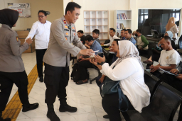 Siapkan Makanan Gratis untuk Pemohon SKCK, Polres Mojokerto Kota Hadirkan Layanan Prima yang Humanis