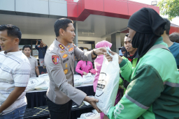 Polres Ponorogo Kembali Gelar Baksos Apresiasi Tukang Becak dan Ojol Solid Jaga Kambtimas