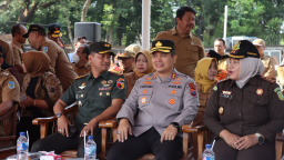 Kapolres Nganjuk Hadiri Apel Akbar KNC 2025, Ribuan Pelajar Nganjuk Terima Beasiswa