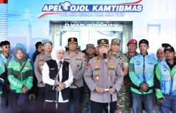Thumbnail Kapolri Apresiasi Sinergi Polda Jatim dan Komunitas Ojol dalam Apel Kamtibmas “Jogo Jatim” Kapolri Apresiasi Sinergi Polda Jatim dan Komunitas Ojol dalam Apel Kamtibmas “Jogo Jatim”